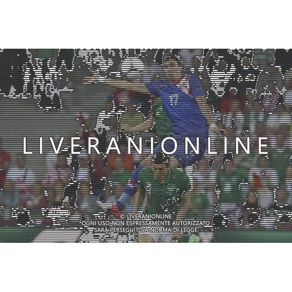 10.06.2012 POZNAN - STADION MIEJSKI ARENA EURO 2012 ( POZNAN POLAND CITY STADIUM) PILKA NOZNA (FOOTBALL ) MISTRZOSTWA EUROPY W PILCE NOZNEJ UEFA EURO 2012 ( EUROPEAN CHAMPIONSHIPS UEFA EURO 2012 ) GRUPA C ( POOL C ) MECZ IRLANDIA - CHORWACJA ( GAME IRELAND - CROATIA) NZ MARIO MANDZUKIC ( P ) KEITH ANDREWS ( L) --- Newspix.pl irlanda croazia -AG ALDO LIVERANI SAS - ITALY ONLY - *** Local Caption *** .