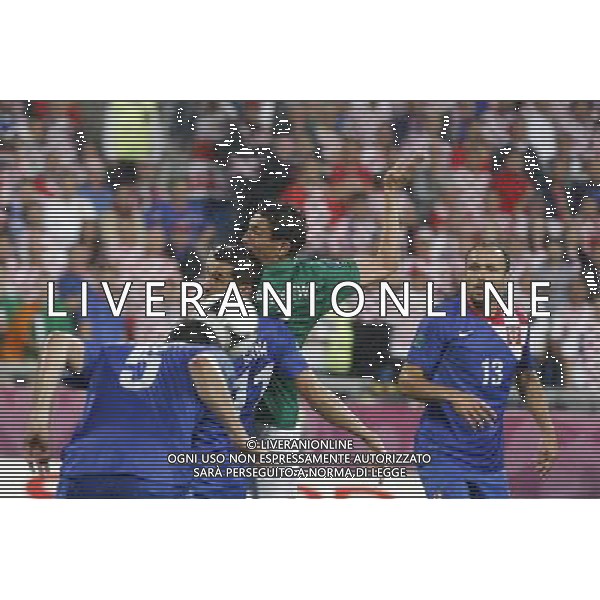 10.06.2012 POZNAN - STADION MIEJSKI ARENA EURO 2012 ( POZNAN POLAND CITY STADIUM) PILKA NOZNA (FOOTBALL ) MISTRZOSTWA EUROPY W PILCE NOZNEJ UEFA EURO 2012 ( EUROPEAN CHAMPIONSHIPS UEFA EURO 2012 ) GRUPA C ( POOL C ) MECZ IRLANDIA - CHORWACJA ( GAME IRELAND - CROATIA) NZ VERDAN CORLUKA, DAJIO SRNA,, KEITH ANDREWS, MARIO MANDZUKIC --- Newspix.pl irlanda croazia -AG ALDO LIVERANI SAS - ITALY ONLY - *** Local Caption *** .