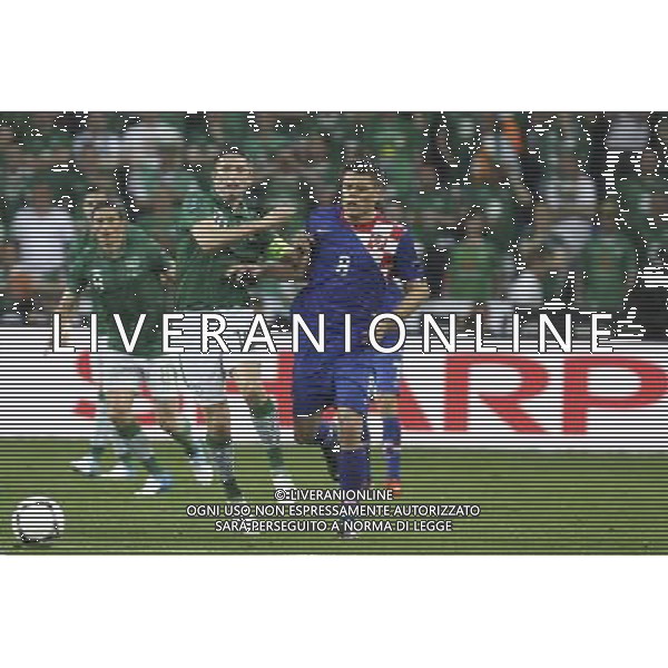 10.06.2012 POZNAN - STADION MIEJSKI ARENA EURO 2012 ( POZNAN POLAND CITY STADIUM) PILKA NOZNA (FOOTBALL ) MISTRZOSTWA EUROPY W PILCE NOZNEJ UEFA EURO 2012 ( EUROPEAN CHAMPIONSHIPS UEFA EURO 2012 ) GRUPA C ( POOL C ) MECZ IRLANDIA - CHORWACJA ( GAME IRELAND - CROATIA) NZ ROBBIE KEANE ( L) OGNJEN VUKOJEVIC 9 P) FOTO KTARZYNA PLEWCZYNSKA/CYFRASPORT/NEWSPIX.PL --- Newspix.pl irlanda croazia -AG ALDO LIVERANI SAS - ITALY ONLY - *** Local Caption *** .