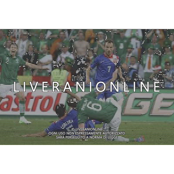 10.06.2012 POZNAN - STADION MIEJSKI ARENA EURO 2012 ( POZNAN POLAND CITY STADIUM) PILKA NOZNA (FOOTBALL ) MISTRZOSTWA EUROPY W PILCE NOZNEJ UEFA EURO 2012 ( EUROPEAN CHAMPIONSHIPS UEFA EURO 2012 ) GRUPA C ( POOL C ) MECZ IRLANDIA - CHORWACJA ( GAME IRELAND - CROATIA) NZ VEDRAN CORLUKA 9 L) GLENN WHELAN ( C) IVAN RAKITIC ( P) FOTO KTARZYNA PLEWCZYNSKA/CYFRASPORT/NEWSPIX.PL --- Newspix.pl irlanda croazia -AG ALDO LIVERANI SAS - ITALY ONLY - *** Local Caption *** .