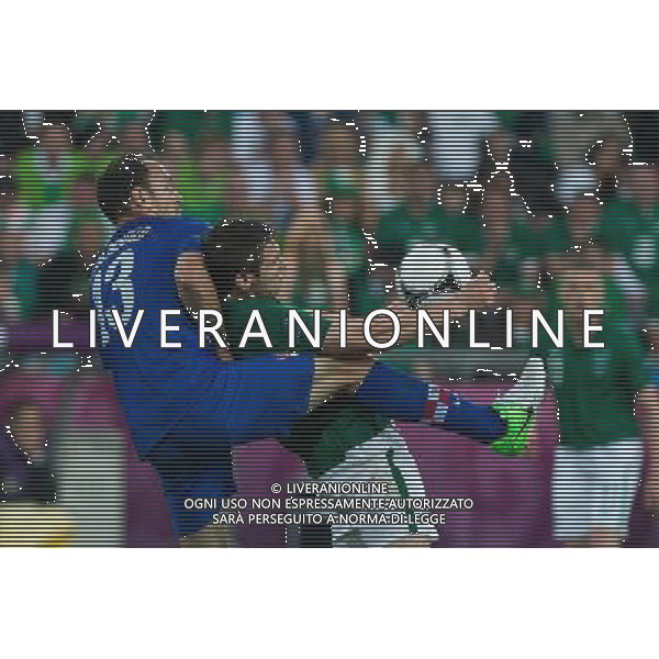 10.06.2012. POZNAN POLSKA, STADION MIEJSKI (MUNICIPAL STADUIM). (UEFA EURO 2012 POLAND UKRAINE) MISTRZOSTWA EUROPY W PILCE NOZNEJ. MECZ IRLANDIA - CHORWACJA GRUPA C (GAME MATCH THE REPUBLIC OF IRELAND - CROATIA POOL C). NZ/ GORDON SCHILDENFELD (L) FOT. JAKUB KACZMARCZYK / PRESSFOCUS NEWSPIXPL --- Newspix.pl irlanda croazia -AG ALDO LIVERANI SAS - ITALY ONLY - *** Local Caption *** .