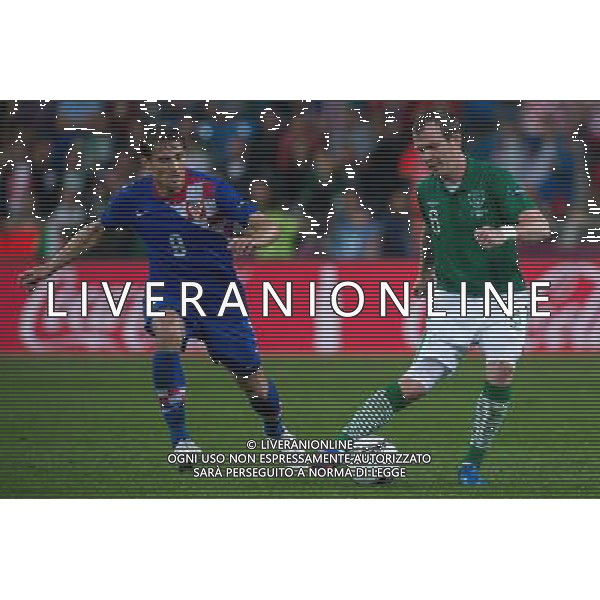 10.06.2012. POZNAN POLSKA, STADION MIEJSKI (MUNICIPAL STADUIM). (UEFA EURO 2012 POLAND UKRAINE) MISTRZOSTWA EUROPY W PILCE NOZNEJ. MECZ IRLANDIA - CHORWACJA GRUPA C (GAME MATCH THE REPUBLIC OF IRELAND - CROATIA POOL C). NZ/ NIKICA JELAVIC, GLENN WHELAN FOT. JAKUB KACZMARCZYK / PRESSFOCUS NEWSPIXPL --- Newspix.pl irlanda croazia -AG ALDO LIVERANI SAS - ITALY ONLY - *** Local Caption *** .