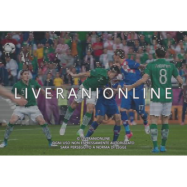 10.06.2012. POZNAN POLSKA, STADION MIEJSKI (MUNICIPAL STADUIM). (UEFA EURO 2012 POLAND UKRAINE) MISTRZOSTWA EUROPY W PILCE NOZNEJ. MECZ IRLANDIA - CHORWACJA GRUPA C (GAME MATCH THE REPUBLIC OF IRELAND - CROATIA POOL C). NZ/ STEPHEN WARD, SEAN ST LEDGER, BRAMKA GOL RADOSC GOAL MARIO MANDZUKIC FOT. JAKUB KACZMARCZYK / PRESSFOCUS NEWSPIXPL --- Newspix.pl irlanda croazia -AG ALDO LIVERANI SAS - ITALY ONLY - *** Local Caption *** .