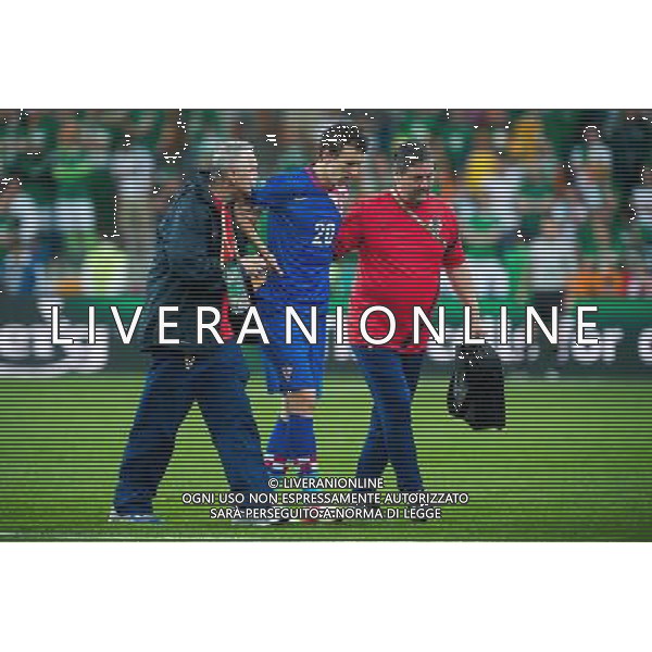 10.06.2012. POZNAN POLSKA, STADION MIEJSKI (MUNICIPAL STADUIM). (UEFA EURO 2012 POLAND UKRAINE) MISTRZOSTWA EUROPY W PILCE NOZNEJ. MECZ IRLANDIA - CHORWACJA GRUPA C (GAME MATCH THE REPUBLIC OF IRELAND - CROATIA POOL C). NZ/ KONTUZJA IVAN PERISIC FOT. JAKUB KACZMARCZYK / PRESSFOCUS NEWSPIXPL --- Newspix.pl irlanda croazia -AG ALDO LIVERANI SAS - ITALY ONLY - *** Local Caption *** .