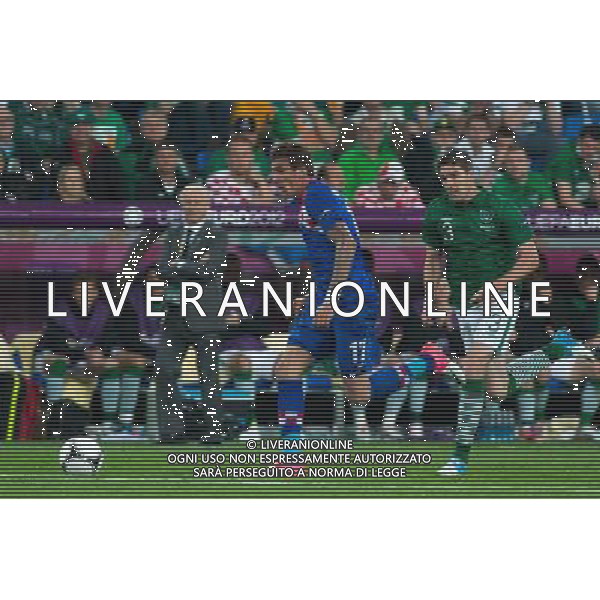 10.06.2012. POZNAN POLSKA, STADION MIEJSKI (MUNICIPAL STADUIM). (UEFA EURO 2012 POLAND UKRAINE) MISTRZOSTWA EUROPY W PILCE NOZNEJ. MECZ IRLANDIA - CHORWACJA GRUPA C (GAME MATCH THE REPUBLIC OF IRELAND - CROATIA POOL C). NZ/ MARIO MANDZUKIC, STEPHEN WARD, W TLE TRENER (COACH) GIOVANNI TRAPATTONI FOT. JAKUB KACZMARCZYK / PRESSFOCUS NEWSPIXPL --- Newspix.pl irlanda croazia -AG ALDO LIVERANI SAS - ITALY ONLY - *** Local Caption *** .