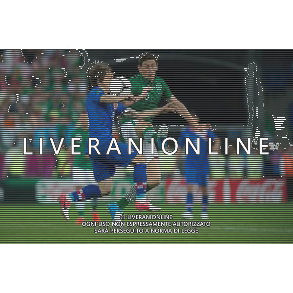10.06.2012. POZNAN POLSKA, STADION MIEJSKI (MUNICIPAL STADUIM). (UEFA EURO 2012 POLAND UKRAINE) MISTRZOSTWA EUROPY W PILCE NOZNEJ. MECZ IRLANDIA - CHORWACJA GRUPA C (GAME MATCH THE REPUBLIC OF IRELAND - CROATIA POOL C). NZ/ LUKA MODRIC, KEITH ANDREWS FOT. JAKUB KACZMARCZYK / PRESSFOCUS NEWSPIXPL --- Newspix.pl irlanda croazia -AG ALDO LIVERANI SAS - ITALY ONLY - *** Local Caption *** .
