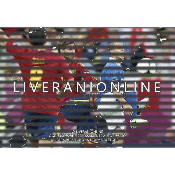 GDANSK 10/06/2012 ARENA GDANSK EURO 2012 PILKA NOZNA MECZ HISZPANIA WLOCHY FOOTBALL EURO 2012 MATCH SPAIN ITALY N/Z (L) SERGIO RAMOS SEBSATIAN GIOVINCO FOTO KAMIL KRASZEWSKI APPA/NEWSPIX.PL --- Newspix.pl -AG ALDO LIVERANI SAS - ITALY ONLY - *** Local Caption *** .