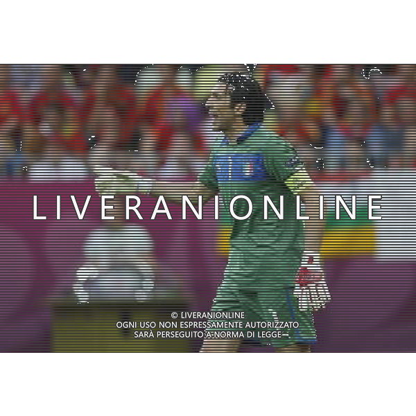 GDANSK 10/06/2012 ARENA GDANSK EURO 2012 PILKA NOZNA MECZ HISZPANIA WLOCHY FOOTBALL EURO 2012 MATCH SPAIN ITALY N/Z (L) GIANLUIGI BUFFON FOTO KAMIL KRASZEWSKI APPA/NEWSPIX.PL --- Newspix.pl -AG ALDO LIVERANI SAS - ITALY ONLY - *** Local Caption *** .