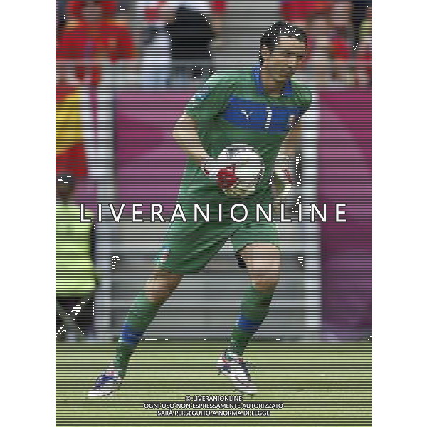 GDANSK 10/06/2012 ARENA GDANSK EURO 2012 PILKA NOZNA MECZ HISZPANIA WLOCHY FOOTBALL EURO 2012 MATCH SPAIN ITALY N/Z (L) GIANLUIGI BUFFON FOTO KAMIL KRASZEWSKI APPA/NEWSPIX.PL --- Newspix.pl -AG ALDO LIVERANI SAS - ITALY ONLY - *** Local Caption *** .