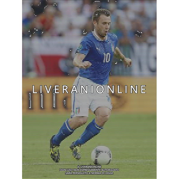 GDANSK 10/06/2012 ARENA GDANSK EURO 2012 PILKA NOZNA MECZ HISZPANIA WLOCHY FOOTBALL EURO 2012 MATCH SPAIN ITALY N/Z (L) ANTONIO CASSANO FOTO KAMIL KRASZEWSKI APPA/NEWSPIX.PL --- Newspix.pl -AG ALDO LIVERANI SAS - ITALY ONLY - *** Local Caption *** .