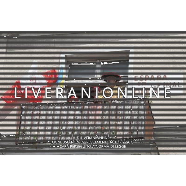 10.06.2012 GDANSK - ARENA GDANSK ( GDANSK POLAND ARENA GDANSK STADIUM STADIUM) PILKA NOZNA (FOOTBALL ) MISTRZOSTWA EUROPY W PILCE NOZNEJ UEFA EURO 2012 ( EUROPEAN CHAPIONSHIPS UEFA EURO 2012 ) GRUPA C ( POOL C) MECZ HISZPANIA - WLOCHY ( GAME SPAIN - ITALY ) NZ KIBICE NA ULICACH GDANSKA PRZED MECZEM FOTO MATEUSZ TRZUSKOWSKI/CYFRASPORT/NEWSPIX.PL --- Newspix.pl -AG ALDO LIVERANI SAS - ITALY ONLY - *** Local Caption *** .