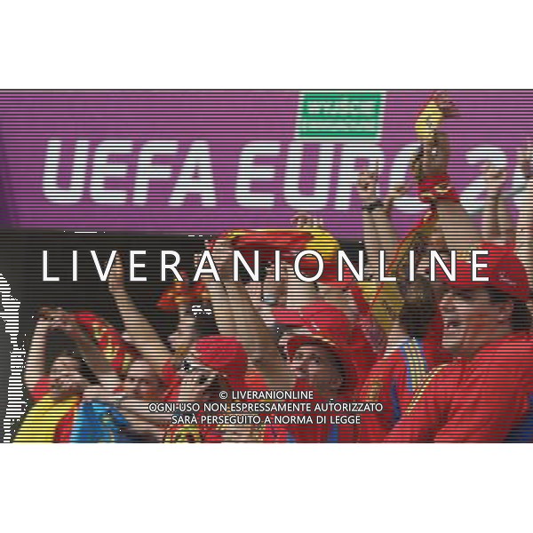 10.06.2012 GDANSK - ARENA GDANSK ( GDANSK POLAND ARENA GDANSK STADIUM STADIUM) PILKA NOZNA (FOOTBALL ) MISTRZOSTWA EUROPY W PILCE NOZNEJ UEFA EURO 2012 ( EUROPEAN CHAPIONSHIPS UEFA EURO 2012 ) GRUPA C ( POOL C) MECZ HISZPANIA - WLOCHY ( GAME SPAIN - ITALY ) NZ KIBICE PRZED MECZEM FOTO MATEUSZ TRZUSKOWSKI/CYFRASPORT/NEWSPIX.PL --- Newspix.pl -AG ALDO LIVERANI SAS - ITALY ONLY - *** Local Caption *** .