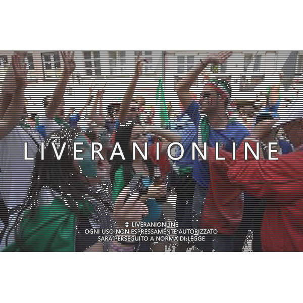 GDANSK 10.06.2012 STARE MIASTO WLOSCY I HISZPANSCY KIBICE SPIEWAJA TANCZA I PIJA DUZE ILOSCI ALKOHOLU NA GDANSKICH ULICACH PRZYGOTOWUJAC SIE DO MECZU FOT MICHAL FLUDRA / NEWSPIX.PL Italian AND sPANISH football fans on the Gdansk city streets Italian AND sPANISH football fans on the Gdansk city streets EURO FOOTBALL 2012 POLAND BEFORE MATCH SPAIN vs ITALY --- Newspix.pl -AG ALDO LIVERANI SAS - ITALY ONLY - *** Local Caption *** .