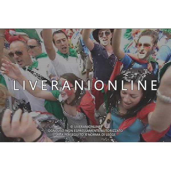 GDANSK 10.06.2012 STARE MIASTO WLOSCY I HISZPANSCY KIBICE SPIEWAJA TANCZA I PIJA DUZE ILOSCI ALKOHOLU NA GDANSKICH ULICACH PRZYGOTOWUJAC SIE DO MECZU FOT MICHAL FLUDRA / NEWSPIX.PL Italian AND sPANISH football fans on the Gdansk city streets Italian AND sPANISH football fans on the Gdansk city streets EURO FOOTBALL 2012 POLAND BEFORE MATCH SPAIN vs ITALY --- Newspix.pl -AG ALDO LIVERANI SAS - ITALY ONLY - *** Local Caption *** .