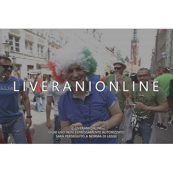 GDANSK 10.06.2012 STARE MIASTO WLOSCY I HISZPANSCY KIBICE SPIEWAJA TANCZA I PIJA DUZE ILOSCI ALKOHOLU NA GDANSKICH ULICACH PRZYGOTOWUJAC SIE DO MECZU FOT MICHAL FLUDRA / NEWSPIX.PL Italian AND sPANISH football fans on the Gdansk city streets Italian AND sPANISH football fans on the Gdansk city streets EURO FOOTBALL 2012 POLAND BEFORE MATCH SPAIN vs ITALY --- Newspix.pl -AG ALDO LIVERANI SAS - ITALY ONLY - *** Local Caption *** .