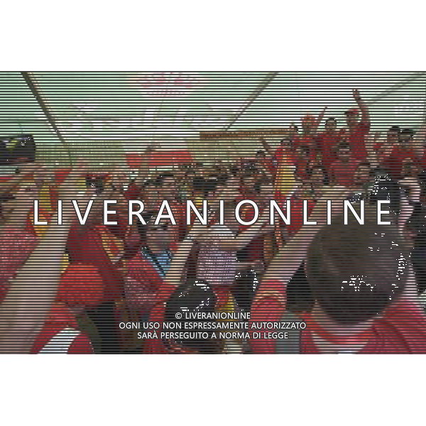 GDANSK 10.06.2012 STARE MIASTO WLOSCY I HISZPANSCY KIBICE SPIEWAJA TANCZA I PIJA DUZE ILOSCI ALKOHOLU NA GDANSKICH ULICACH PRZYGOTOWUJAC SIE DO MECZU FOT MICHAL FLUDRA / NEWSPIX.PL Italian AND sPANISH football fans on the Gdansk city streets Italian AND sPANISH football fans on the Gdansk city streets EURO FOOTBALL 2012 POLAND BEFORE MATCH SPAIN vs ITALY --- Newspix.pl -AG ALDO LIVERANI SAS - ITALY ONLY - *** Local Caption *** .