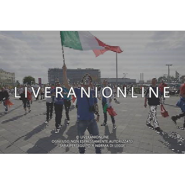 GDANSK 10.06.2012 STADION PGE ARENA N Z HISZPANSCY I WLOSCY KIBICE PRZED WEJSCIEM NA MECZ FOT MICHAL FLUDRA / NEWSPIX.PL Italian AND sPANISH football fans on the Gdansk city streets EURO FOOTBALL 2012 POLAND BEFORE MATCH SPAIN vs ITALY --- Newspix.pl -AG ALDO LIVERANI SAS - ITALY ONLY - *** Local Caption *** .