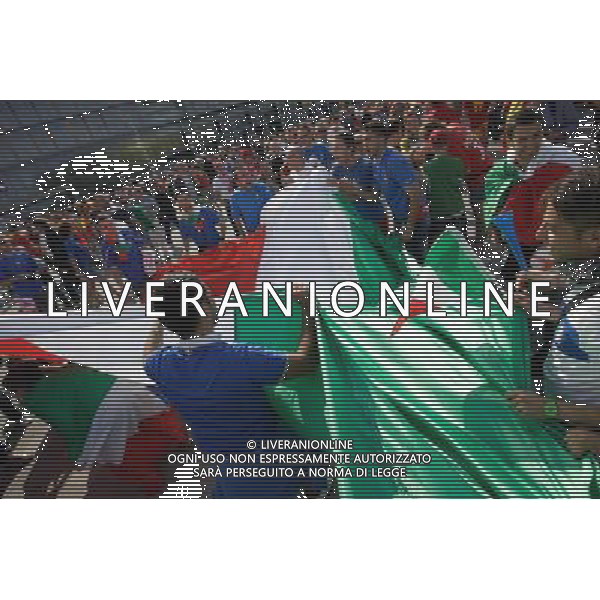 GDANSK 10.06.2012 STADION PGE ARENA N Z HISZPANSCY I WLOSCY KIBICE PRZED WEJSCIEM NA MECZ FOT MICHAL FLUDRA / NEWSPIX.PL Italian AND sPANISH football fans on the Gdansk city streets EURO FOOTBALL 2012 POLAND BEFORE MATCH SPAIN vs ITALY --- Newspix.pl -AG ALDO LIVERANI SAS - ITALY ONLY - *** Local Caption *** .