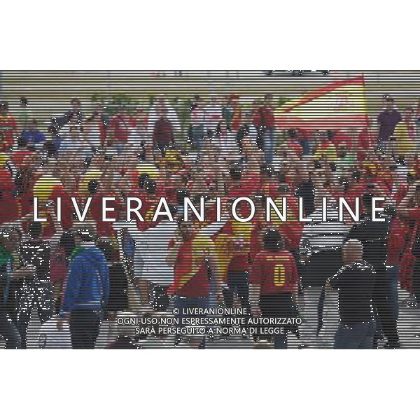 GDANSK 10.06.2012 STADION PGE ARENA N Z HISZPANSCY I WLOSCY KIBICE PRZED WEJSCIEM NA MECZ FOT MICHAL FLUDRA / NEWSPIX.PL Italian AND sPANISH football fans on the Gdansk city streets EURO FOOTBALL 2012 POLAND BEFORE MATCH SPAIN vs ITALY --- Newspix.pl -AG ALDO LIVERANI SAS - ITALY ONLY - *** Local Caption *** .