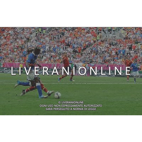 Campionati Europei UEFA 2012 Polonia/Ucraina Gruppo C Danzica (Polonia) - 10.06.2012 Spagna-Italia Nella Foto:Balotelli Mario fermato in area di rigore davanti a Casillas /Ph.Vitez-Ag. Aldo Liverani