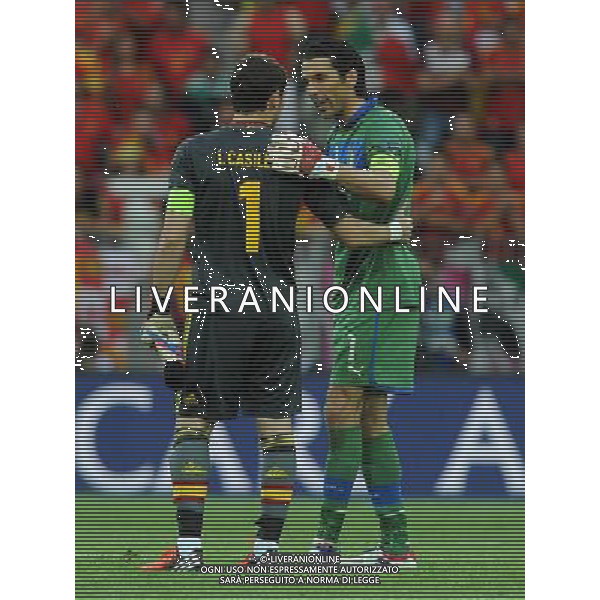 Campionati Europei UEFA 2012 Polonia/Ucraina Gruppo C Danzica (Polonia) - 10.06.2012 Spagna-Italia Nella Foto:Buffon Gianluigi-Casillas Iker /Ph.Vitez-Ag. Aldo Liverani