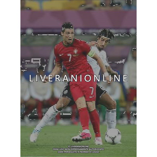 LWOW STADION OLIMPIJSKI 09.06.2012 EURO 2012 PILKA NOZNA GRUPA B NIEMCY - PORTUGALIA NZ CRISTIANO RONALDO POR SAMI KHEDIRA GER FOT MICHAL NOWAK / NEWSPIX.PL LVIV OLYMPIC STADIUM 09.06.2012 EURO 2012 GROUP B GERMANY - PORTUGAL CRISTIANO RONALDO POR SAMI KHEDIRA GER MICHAL NOWAK / NEWSPIX.PL --- Newspix.pl /AG ALDO LIVERANI SAS - ITALY ONLY *** Local Caption *** .