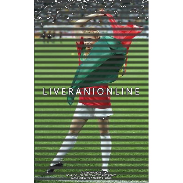 LWOW STADION OLIMPIJSKI 10.06.2012 EURO 2012 PILKA NOZNA GRUPA B NIEMCY - PORTUGALIA NZ OTWARCIE CEREMONIA DZIEWCZYNY FOT MICHAL NOWAK / NEWSPIX.PL LVIV OLYMPIC STADIUM 10.06.2012 EURO 2012 GROUP B GERMANY - PORTUGAL OPENING CEREMONY OF THE GAME MICHAL NOWAK / NEWSPIX.PL --- Newspix.pl /AG ALDO LIVERANI SAS - ITALY ONLY *** Local Caption *** .