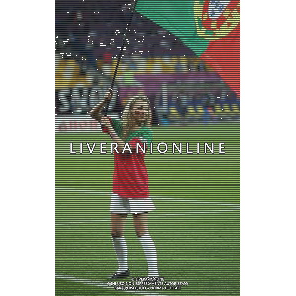 LWOW STADION OLIMPIJSKI 10.06.2012 EURO 2012 PILKA NOZNA GRUPA B NIEMCY - PORTUGALIA NZ OTWARCIE CEREMONIA DZIEWCZYNY FOT MICHAL NOWAK / NEWSPIX.PL LVIV OLYMPIC STADIUM 10.06.2012 EURO 2012 GROUP B GERMANY - PORTUGAL OPENING CEREMONY OF THE GAME MICHAL NOWAK / NEWSPIX.PL --- Newspix.pl /AG ALDO LIVERANI SAS - ITALY ONLY *** Local Caption *** .