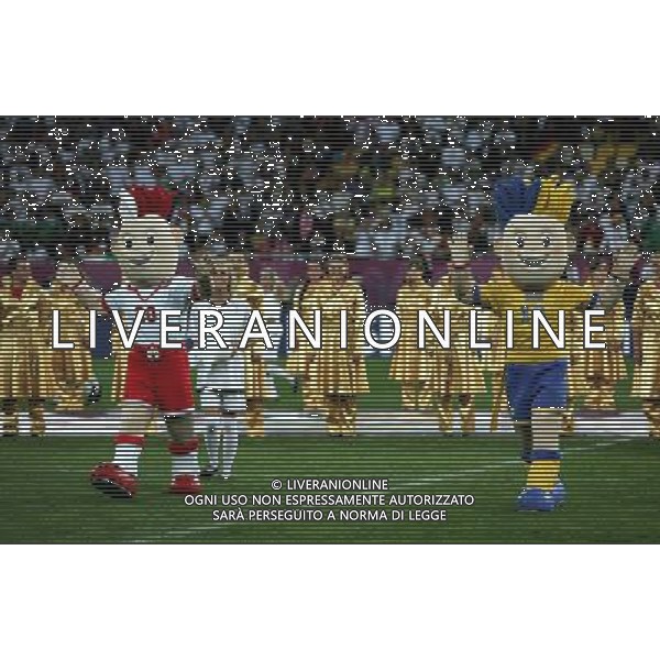 LWOW STADION OLIMPIJSKI 09.06.2012 EURO 2012 PILKA NOZNA GRUPA B NIEMCY - PORTUGALIA NZ SLAWEK I SLAVKO MASKOTKI FOT MICHAL NOWAK / NEWSPIX.PL LVIV OLYMPIC STADIUM 09.06.2012 EURO 2012 GROUP B GERMANY - PORTUGAL SLAWEK I SLAVKO MASCOTTS MICHAL NOWAK / NEWSPIX.PL --- Newspix.pl /AG ALDO LIVERANI SAS - ITALY ONLY *** Local Caption *** .