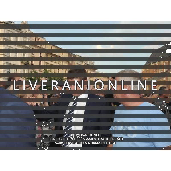 KRAKOW 07.06.2012 PRZEJSCIE PILKARZY REPREZENTACJI ANGLII Z SUKIENNIC DO HOTEL STARY PO WELCOME MEETING. MEMBERS OF ENGLISH FOOTBALL NATIONAL TEAM IN MAIN MARKET SQUARE IN CRACOW STEVEN GERARD FOT. JAKUB GRUCA/ NEWSPIX.PL --- Newspix.pl AG ALDO LIVERANI SAS - ITALY ONLY - *** Local Caption *** .