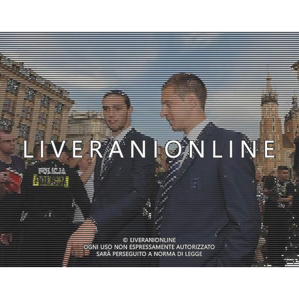 KRAKOW 07.06.2012 PRZEJSCIE PILKARZY REPREZENTACJI ANGLII Z SUKIENNIC DO HOTEL STARY PO WELCOME MEETING. MEMBERS OF ENGLISH FOOTBALL NATIONAL TEAM IN MAIN MARKET SQUARE IN CRACOW ANDY CARROLL FOT. JAKUB GRUCA/ NEWSPIX.PL --- Newspix.pl AG ALDO LIVERANI SAS - ITALY ONLY - *** Local Caption *** .