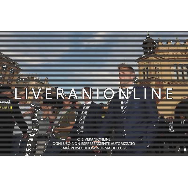 KRAKOW 07.06.2012 PRZEJSCIE PILKARZY REPREZENTACJI ANGLII Z SUKIENNIC DO HOTEL STARY PO WELCOME MEETING. MEMBERS OF ENGLISH FOOTBALL NATIONAL TEAM IN MAIN MARKET SQUARE IN CRACOW FOT. JAKUB GRUCA/ NEWSPIX.PL --- Newspix.pl AG ALDO LIVERANI SAS - ITALY ONLY - *** Local Caption *** .