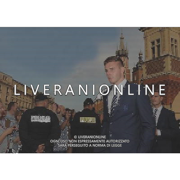 KRAKOW 07.06.2012 PRZEJSCIE PILKARZY REPREZENTACJI ANGLII Z SUKIENNIC DO HOTEL STARY PO WELCOME MEETING. MEMBERS OF ENGLISH FOOTBALL NATIONAL TEAM IN MAIN MARKET SQUARE IN CRACOW FOT. JAKUB GRUCA/ NEWSPIX.PL --- Newspix.pl AG ALDO LIVERANI SAS - ITALY ONLY - *** Local Caption *** .