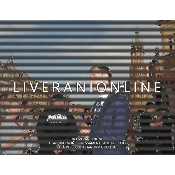 KRAKOW 07.06.2012 PRZEJSCIE PILKARZY REPREZENTACJI ANGLII Z SUKIENNIC DO HOTEL STARY PO WELCOME MEETING. MEMBERS OF ENGLISH FOOTBALL NATIONAL TEAM IN MAIN MARKET SQUARE IN CRACOW FOT. JAKUB GRUCA/ NEWSPIX.PL --- Newspix.pl AG ALDO LIVERANI SAS - ITALY ONLY - *** Local Caption *** .