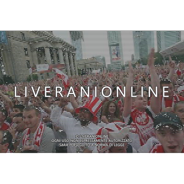 08.06.2012 NWARSZAWA WARSAW EURO 2012 STREFA KIBICA FAN FANI REAKCJE KIBICOW PODCZAS MECZU OTWARCIA KIBIC KIBICE POLSKA vs GRECJA POLAND EURO 2012 FAN ZONE FANS FOT. ALEKSANDER MAJDANSKI/NEWSPIX.PL --- Newspix.pl AG ALDO LIVERANI S A S ONLY ITALY *** Local Caption *** www.newspix.pl mail us: info@newspix.pl call us: 0048 022 23 22 222 --- Polish Picture Agency by Ringier Axel Springer Poland