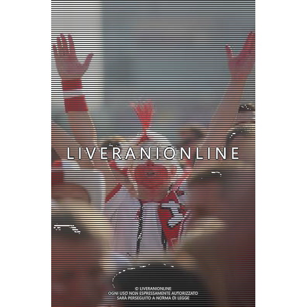 WARSZAWA 07.06.2012 STREFA KIBICA EURO 2012 NAJWIEKSZA STREFA KIBICA PODCZAS EURO 2012 MECZ POLSKA GRECJA THE BIGERST FAN ZONE IN EURO 2012 N Z. KIBICE FANI FANS FLAGI BARWY NARODOWE ZABAWA FOT.ALEKSANDER MAJDANSKI / NEWSPIX.PL --- Newspix.pl AG ALDO LIVERANI S A S ONLY ITALY *** Local Caption *** www.newspix.pl mail us: info@newspix.pl call us: 0048 022 23 22 222 --- Polish Picture Agency by Ringier Axel Springer Poland