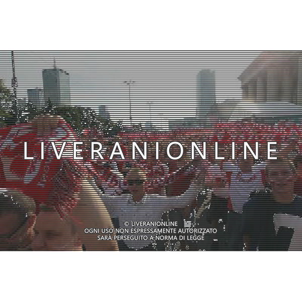 WARSZAWA 07.06.2012 STREFA KIBICA EURO 2012 NAJWIEKSZA STREFA KIBICA PODCZAS EURO 2012 MECZ POLSKA GRECJA THE BIGERST FAN ZONE IN EURO 2012 N Z. KIBICE FANI FANS FLAGI BARWY NARODOWE ZABAWA FOT.ALEKSANDER MAJDANSKI / NEWSPIX.PL --- Newspix.pl AG ALDO LIVERANI S A S ONLY ITALY *** Local Caption *** www.newspix.pl mail us: info@newspix.pl call us: 0048 022 23 22 222 --- Polish Picture Agency by Ringier Axel Springer Poland