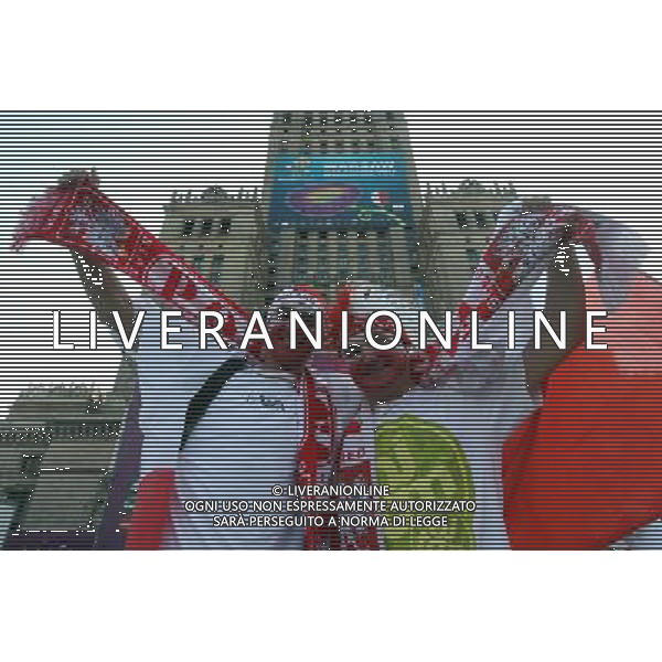 WARSZAWA 07.06.2012 STREFA KIBICA EURO 2012 NAJWIEKSZA STREFA KIBICA PODCZAS EURO 2012 MECZ POLSKA GRECJA THE BIGERST FAN ZONE IN EURO 2012 N Z. KIBICE FANI FANS FLAGI BARWY NARODOWE ZABAWA FOT.ALEKSANDER MAJDANSKI / NEWSPIX.PL --- Newspix.pl AG ALDO LIVERANI S A S ONLY ITALY *** Local Caption *** www.newspix.pl mail us: info@newspix.pl call us: 0048 022 23 22 222 --- Polish Picture Agency by Ringier Axel Springer Poland