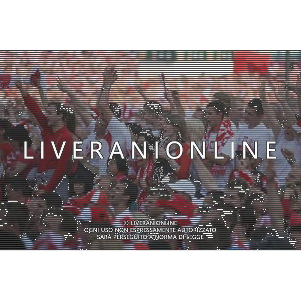 WARSZAWA 07.06.2012 STREFA KIBICA EURO 2012 NAJWIEKSZA STREFA KIBICA PODCZAS EURO 2012 MECZ POLSKA GRECJA THE BIGERST FAN ZONE IN EURO 2012 N Z. KIBICE FANI FANS FLAGI BARWY NARODOWE ZABAWA FOT.ALEKSANDER MAJDANSKI / NEWSPIX.PL --- Newspix.pl AG ALDO LIVERANI S A S ONLY ITALY *** Local Caption *** www.newspix.pl mail us: info@newspix.pl call us: 0048 022 23 22 222 --- Polish Picture Agency by Ringier Axel Springer Poland