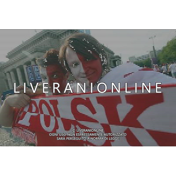 WARSZAWA 07.06.2012 STREFA KIBICA EURO 2012 NAJWIEKSZA STREFA KIBICA PODCZAS EURO 2012 MECZ POLSKA GRECJA THE BIGERST FAN ZONE IN EURO 2012 N Z. KIBICE FANI FANS FLAGI BARWY NARODOWE ZABAWA FOT.ALEKSANDER MAJDANSKI / NEWSPIX.PL --- Newspix.pl AG ALDO LIVERANI S A S ONLY ITALY *** Local Caption *** www.newspix.pl mail us: info@newspix.pl call us: 0048 022 23 22 222 --- Polish Picture Agency by Ringier Axel Springer Poland