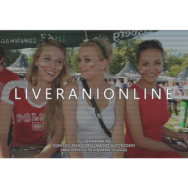 KRAKOW 08.06.2012 MECZ OTWARCIA EURO 2012 POLSKA GRECJA STREFA KIBICA KRAKOW KRAKOWSKIE BLONIA. FOT. JAKUB GRUCA/ NEWSPIX.PL FAN ZONE CRACOW POLAND EURO 2012 FANS --- Newspix.pl AG ALDO LIVERANI S A S ONLY ITALY *** Local Caption *** www.newspix.pl mail us: info@newspix.pl call us: 0048 022 23 22 222 --- Polish Picture Agency by Ringier Axel Springer Poland