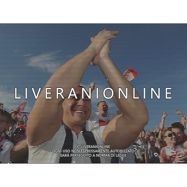 KRAKOW 08.06.2012 MECZ OTWARCIA EURO 2012 POLSKA GRECJA STREFA KIBICA KRAKOW KRAKOWSKIE BLONIA. FOT. JAKUB GRUCA/ NEWSPIX.PL FAN ZONE CRACOW POLAND EURO 2012 FANS --- Newspix.pl AG ALDO LIVERANI S A S ONLY ITALY *** Local Caption *** www.newspix.pl mail us: info@newspix.pl call us: 0048 022 23 22 222 --- Polish Picture Agency by Ringier Axel Springer Poland