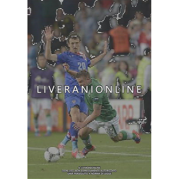(120611) -- POZNAN, June 11, 2012 () -- Ivan Perisic (L) of Croatia vies with Simon Cox of Ireland during their Group C match at the Euro 2012 football championships in Poznan, Poland, June 10, 2012. Croatia won 3-1. (/Wu Wei) (jyc) AG ALDO LIVERANI S A S ONLY ITALY