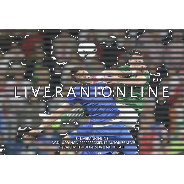 (120611) -- POZNAN, June 11, 2012 () -- Mario Mandzukic (L) of Croatia vies with Sean St Ledger of Ireland during their Group C match at the Euro 2012 football championships in Poznan, Poland, June 10, 2012. Croatia won 3-1. (/Wu Wei) (jyc) AG ALDO LIVERANI S A S ONLY ITALY