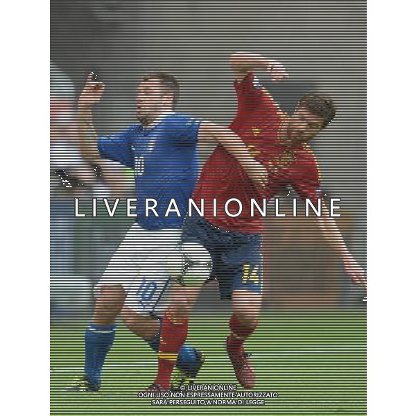 (120611) -- GDANSK, June 11, 2012 () -- Antonio Cassano (L) of Italy vies with Xabi Alonso of Spain during their Group C match at the Euro 2012 football championships in Gdansk, Poland, June 10, 2012. (/Liu Lihang) (jyc) AG ALDO LIVERANI S A S ONLY ITALY