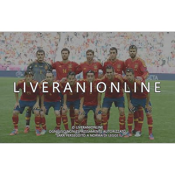 (120611) -- GDANSK, June 11, 2012 () -- Players of Spain pose for a team photo before the Group C match against Italy at the Euro 2012 football championships in Lviv, Ukraine, June 10, 2012. (/Liu Lihang) (jyc) AG ALDO LIVERANI S A S ONLY ITALY