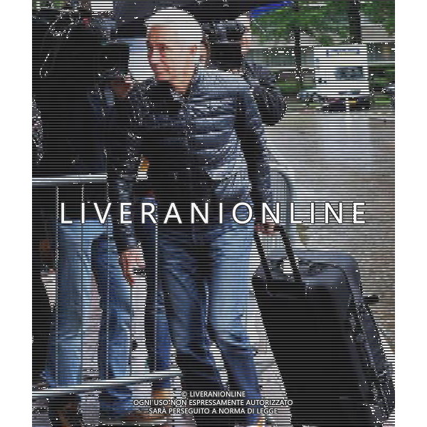 (120605) -- AMSTERDAM, June 5, 2012 () -- Bert van Marwijk, coach of the Netherlands\' team, arrives at the airport before he leaves for Euro 2012 with the national team on June 4, 2012. (/Robin Utrecht) ©photoshot/AGENZIA ALDO LIVERANI SAS - ITALY ONLY - I giocatori della squadra Nazionale Olandese partecipante agli EUROPEI 2012, all\'aeroporto di Amsterdam prima di partire per la Polonia. Olanda 4 giugno 2012.