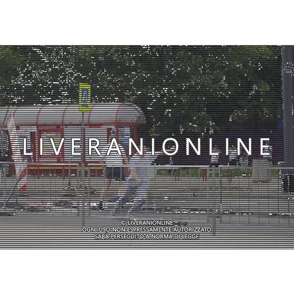 Warszawa 12/06/2012 Przemarsz z zadymy Rosjan przed meczem Polska Rosja na stadionie Narodowym Fot: Ciecier POLISH HOOLIGANS CLASHED WITH POLICE DURING THE MARCH OF RUSSIAN SUPPORTERS BEFORE POLAND - RUSSIA GAME --- Newspix.pl /AGENZIA ALDO LIVERANI SAS - ITALY ONLY - Scontri tra la polizia e i tifosi prima dell\'incontro tra Polonia - Russia Campionati Europei UEFA 2012 Polonia/Ucraina Gruppo A Varsavia (Polonia) *** Local Caption *** www.newspix.pl mail us: info@newspix.pl call us: 0048 022 23 22 222 --- Polish Picture Agency by Ringier Axel Springer Poland