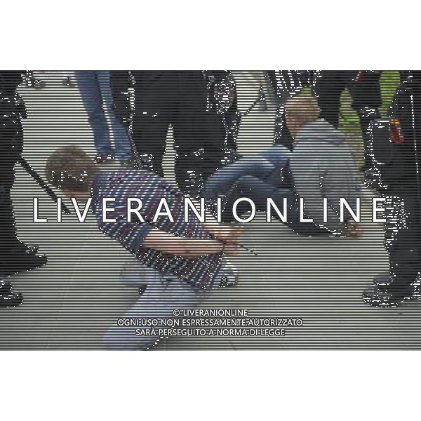 Warszawa 12/06/2012 Przemarsz z zadymy Rosjan przed meczem Polska Rosja na stadionie Narodowym Fot: Ciecier POLISH HOOLIGANS CLASHED WITH POLICE DURING THE MARCH OF RUSSIAN SUPPORTERS BEFORE POLAND - RUSSIA GAME --- Newspix.pl /AGENZIA ALDO LIVERANI SAS - ITALY ONLY - Scontri tra la polizia e i tifosi prima dell\'incontro tra Polonia - Russia Campionati Europei UEFA 2012 Polonia/Ucraina Gruppo A Varsavia (Polonia) *** Local Caption *** www.newspix.pl mail us: info@newspix.pl call us: 0048 022 23 22 222 --- Polish Picture Agency by Ringier Axel Springer Poland