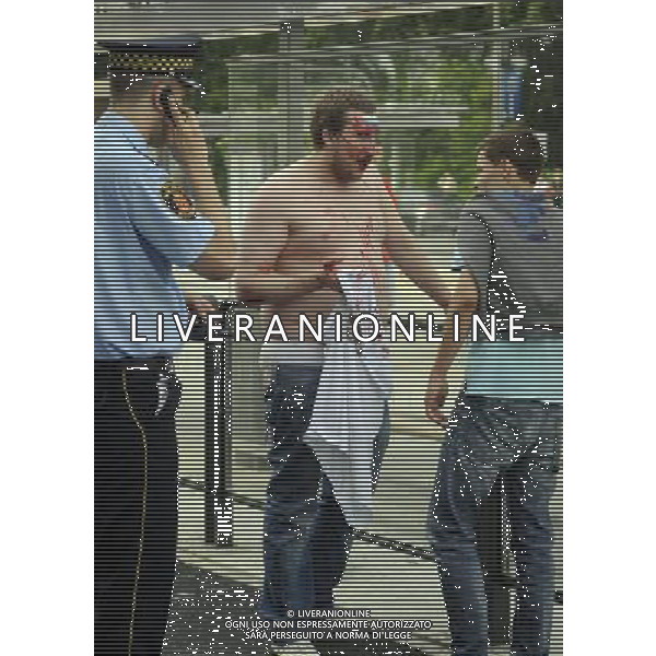 Warszawa 12/06/2012 Przemarsz z zadymy Rosjan przed meczem Polska Rosja na stadionie Narodowym Fot: Ciecier POLISH HOOLIGANS CLASHED WITH POLICE DURING THE MARCH OF RUSSIAN SUPPORTERS BEFORE POLAND - RUSSIA GAME --- Newspix.pl /AGENZIA ALDO LIVERANI SAS - ITALY ONLY - Scontri tra la polizia e i tifosi prima dell\'incontro tra Polonia - Russia Campionati Europei UEFA 2012 Polonia/Ucraina Gruppo A Varsavia (Polonia) *** Local Caption *** www.newspix.pl mail us: info@newspix.pl call us: 0048 022 23 22 222 --- Polish Picture Agency by Ringier Axel Springer Poland